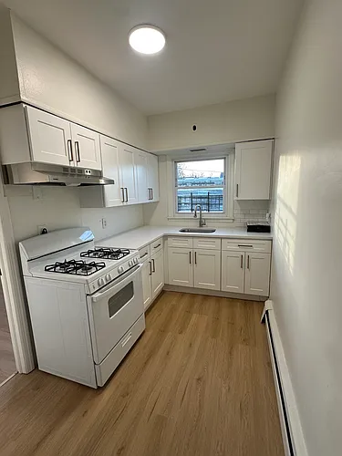 887 Manor Rd #1 Photo 1