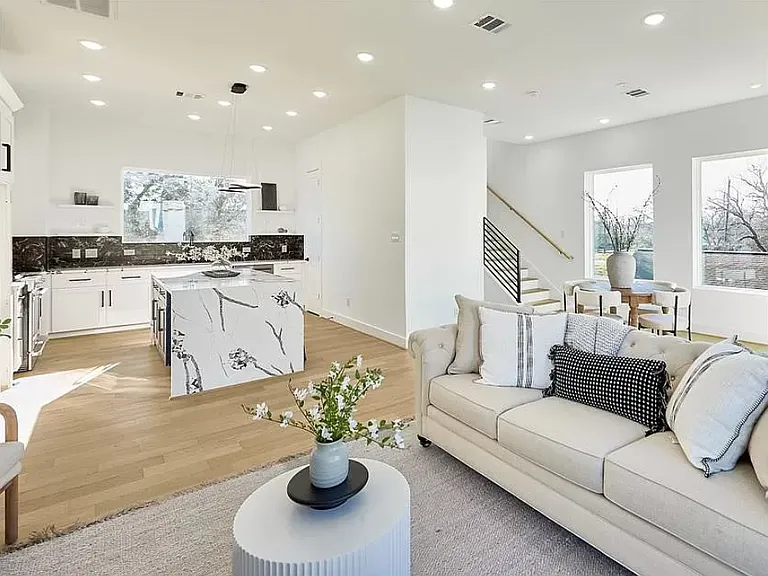 2720 Rosalie St — Photo 1