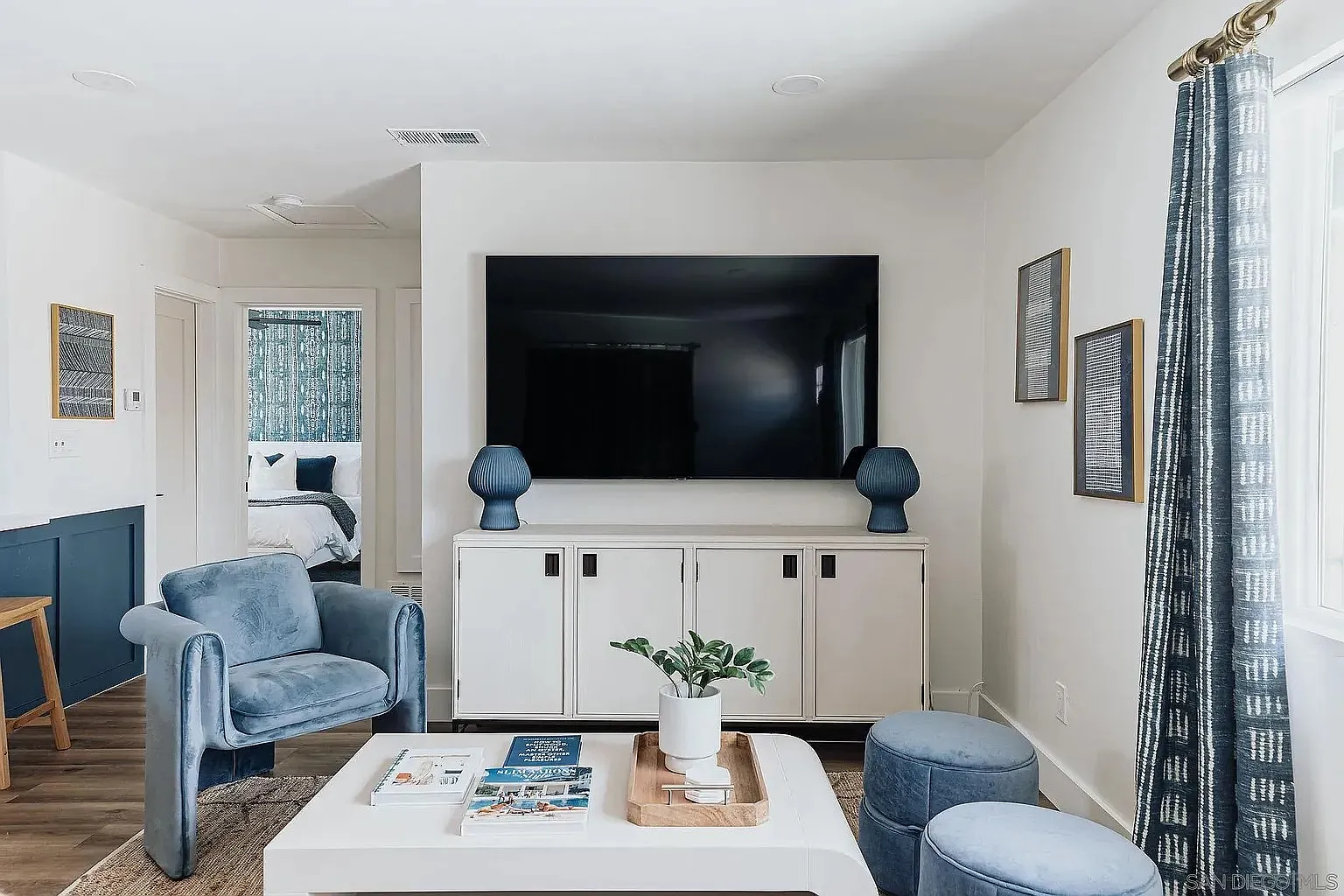 2 bed, 820 sqft, $4,000 — Photo 3