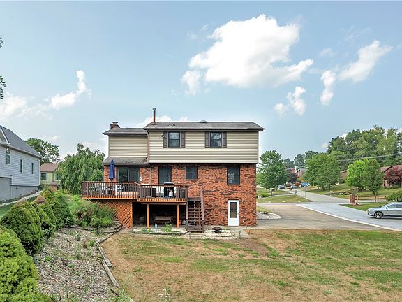 3rd image of 10858 Hunters Woods Ln