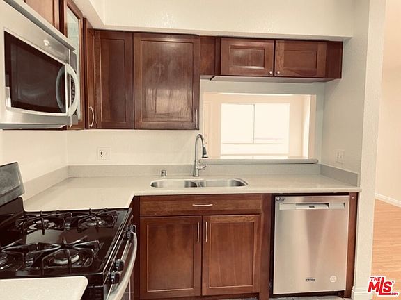 3rd image of 432 N Kenwood St APT 205