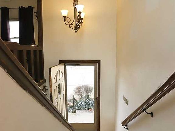 3rd image of 7255 Oakdale Dr