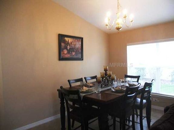 3rd image of 555 Paloma Dr