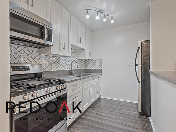 3rd image of 6555 3/4 La Mirada Ave #25