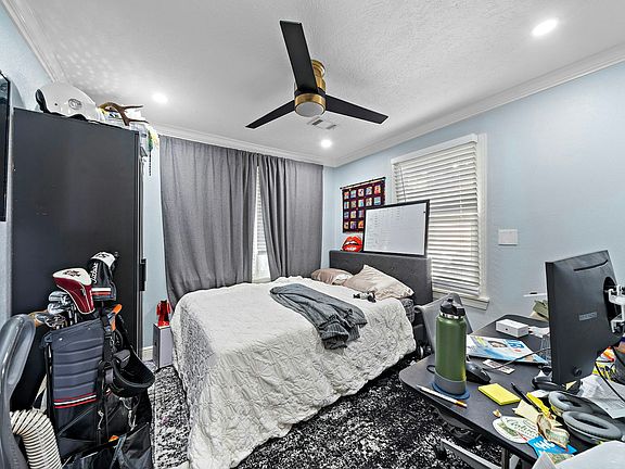 5th image of 609 Sealy St #3