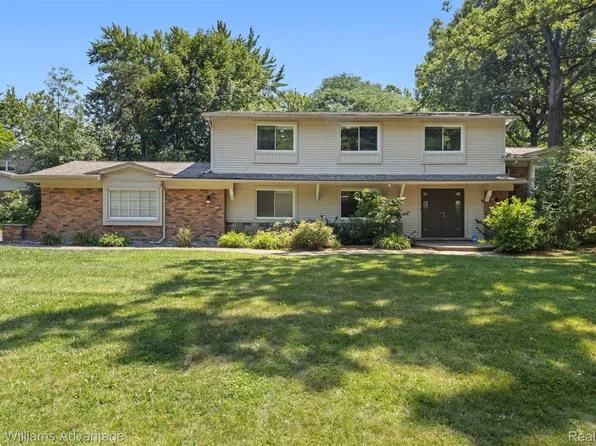 6711 Woodside Trl, West Bloomfield, MI 48322