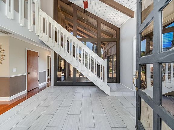 4th image of 1010 Stonedge Dr