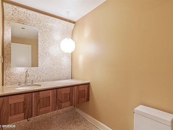 3rd image of 682 N Lake Shore Dr #1218