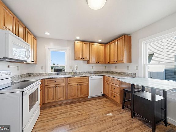 3rd image of 102 Woodsboro Creagerstown Rd
