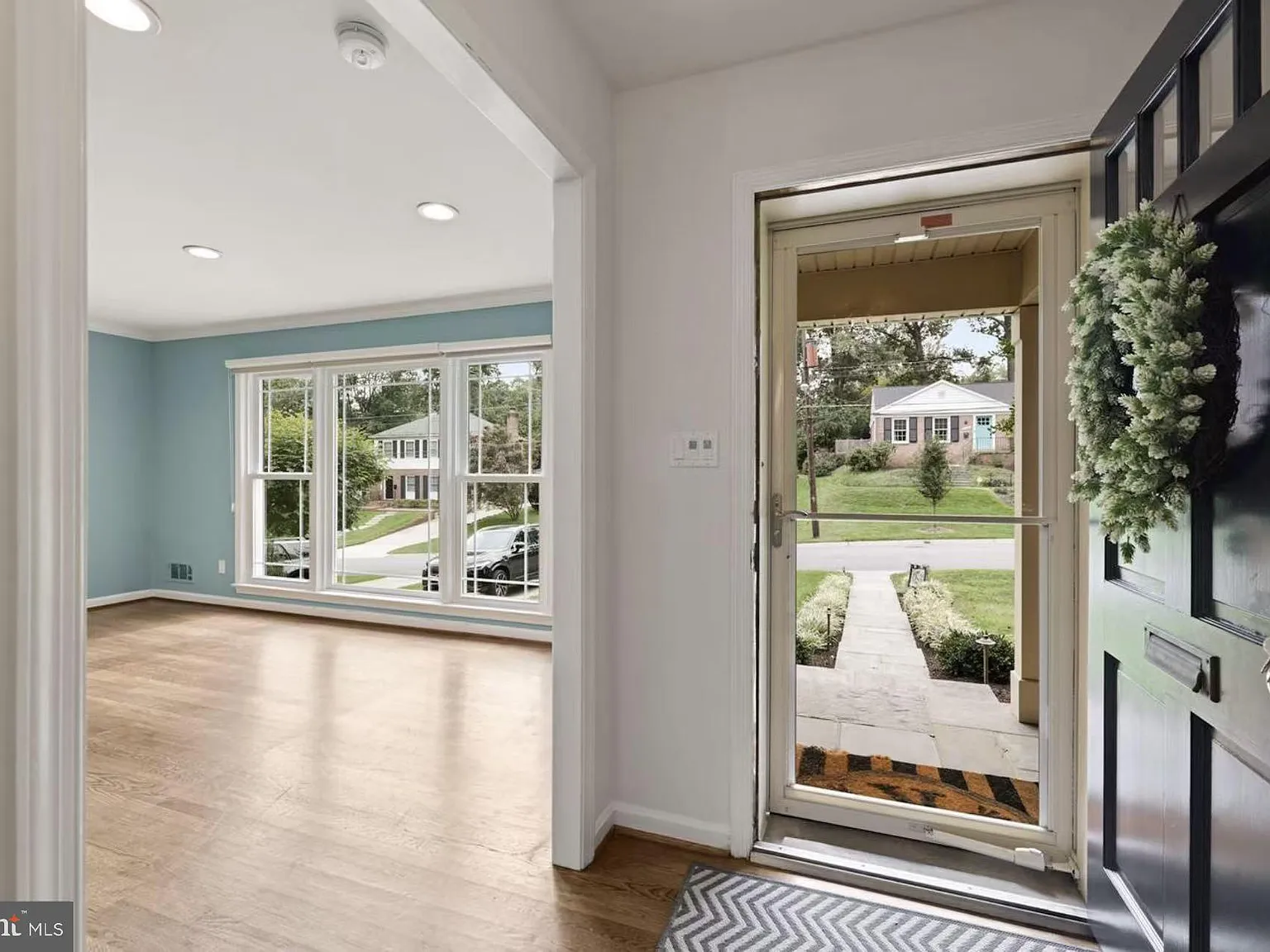 4 bed, 3.0 bath, 2635 sqft, $4,300 — Photo 2