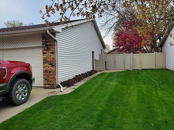3rd image of 755 Independence Dr