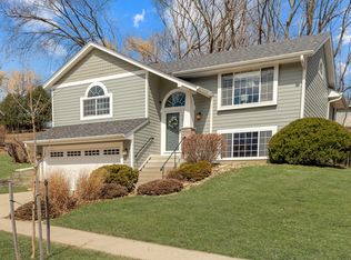 225 Meadow Run Dr SW, Rochester, MN 55902