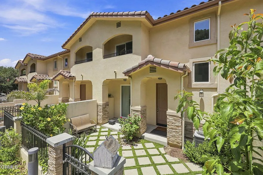 3 bed, 2.5 bath, 1681 sqft, $3,850 — Photo 1