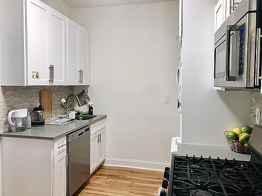 4th image of 215 E 4th St APT 5