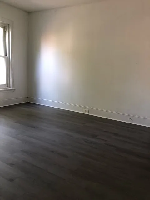 2 bed, 950 sqft, $1,370 — Photo 2
