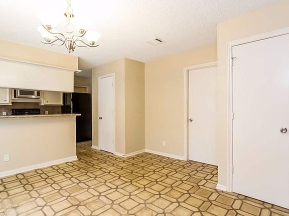 4th image of 3030 Whitman Dr