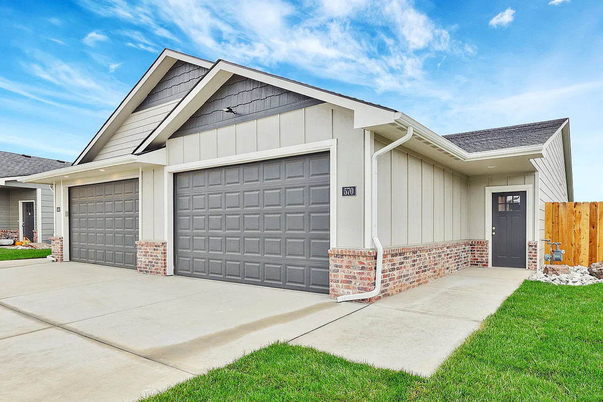 Building Photo - 462 Long Path Ct