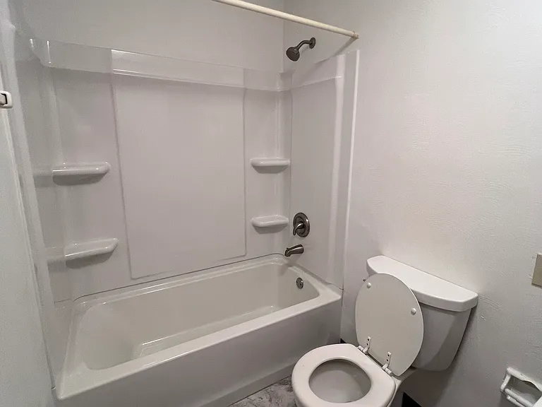 220 Orchard Hill Dr #B — Photo 18