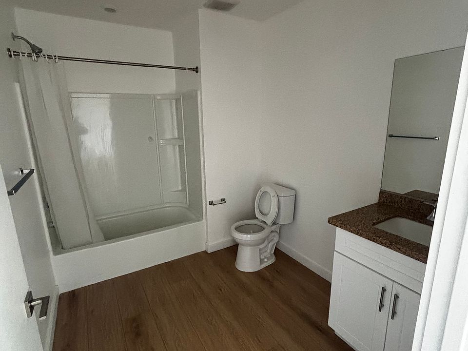 1st image of 937 E 25th St #100