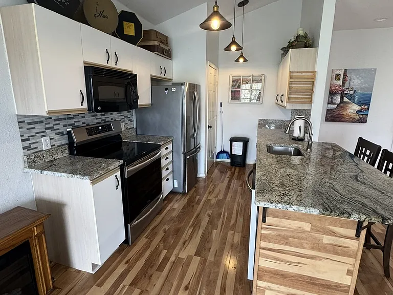 813 Holiday Rdg #H12 — Photo 10