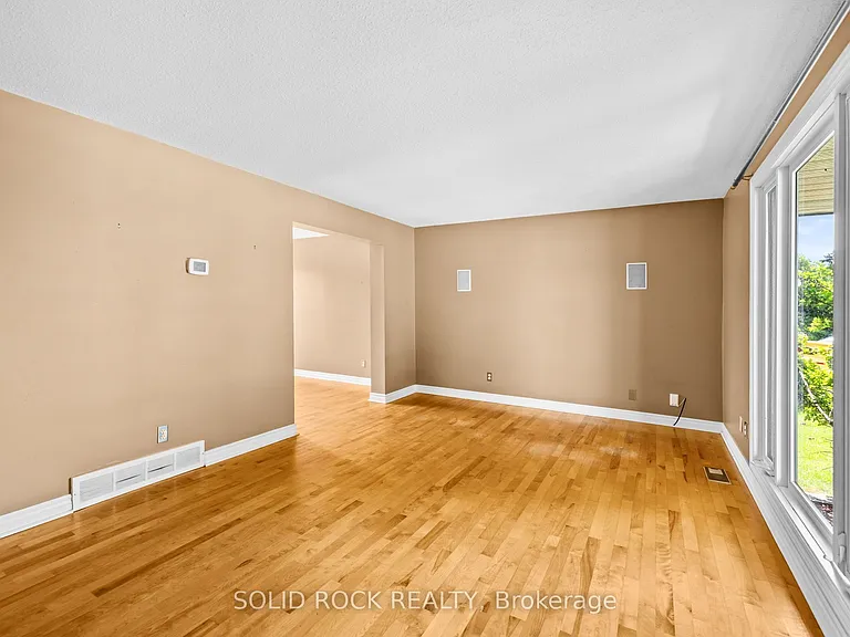 1631 Charbonneau St — Photo 6