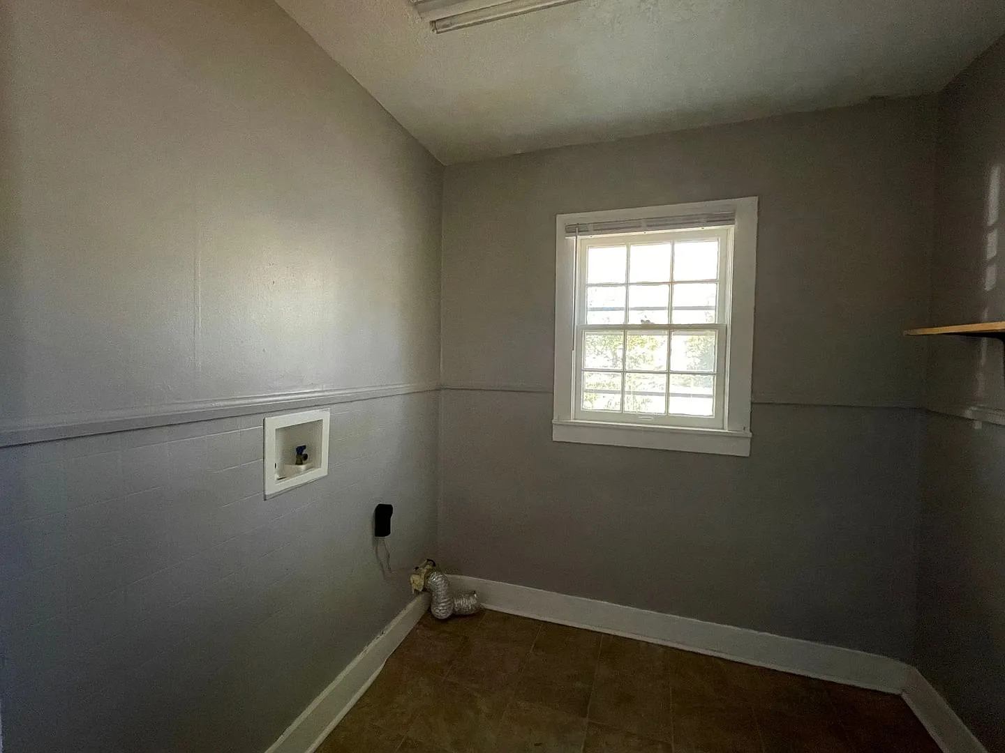 01214 — Photo 2