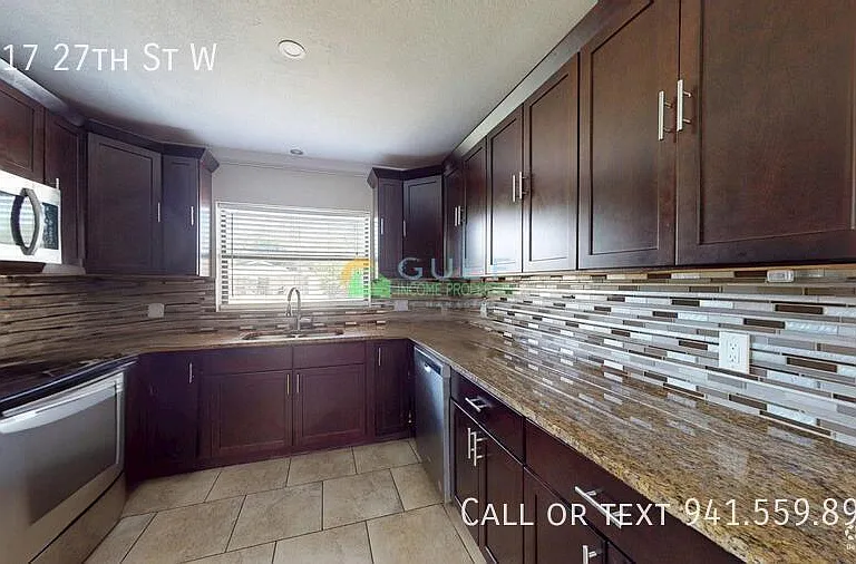 1417 27th St W — Photo 4