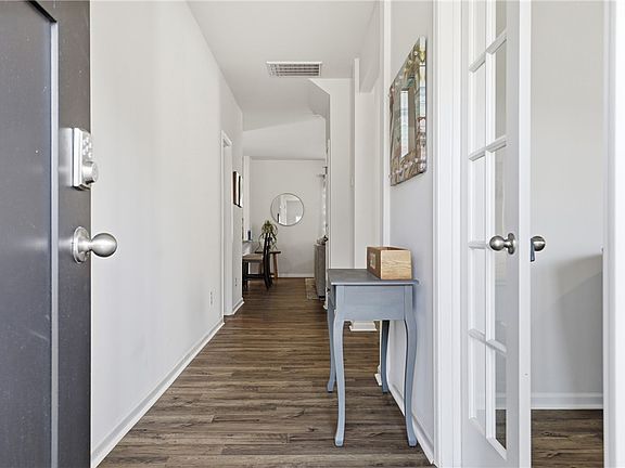 5th image of 47 Oak Edge Ln