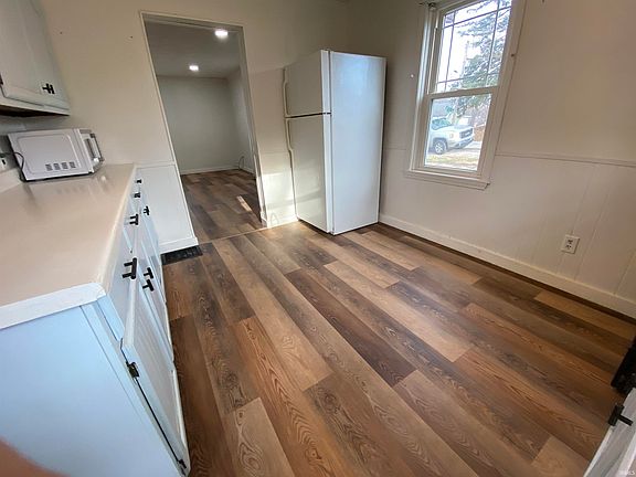 4th image of 305 N 11th St