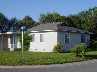 493 N Pine St, Woodlake, CA 93286