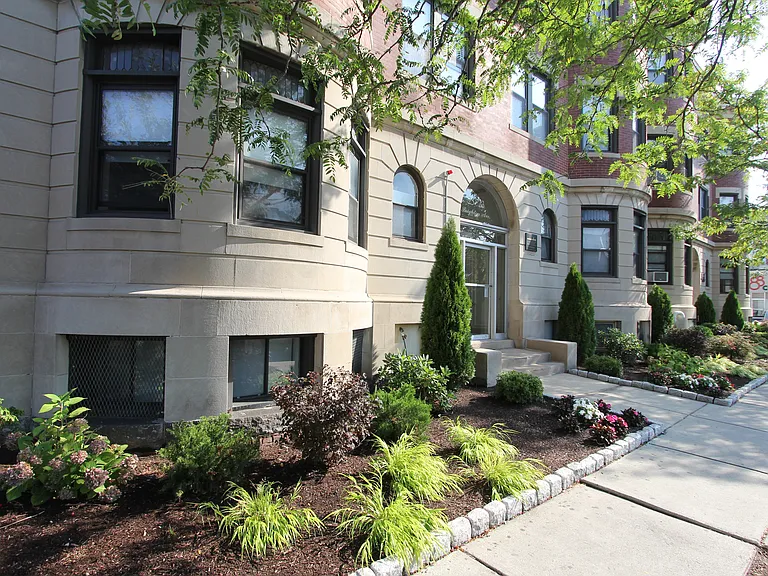 Brighton Avenue Apartments, 19-25 — Photo 15
