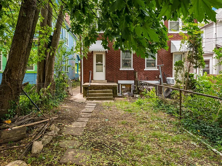 1466 Summit St #MAIN — Photo 30