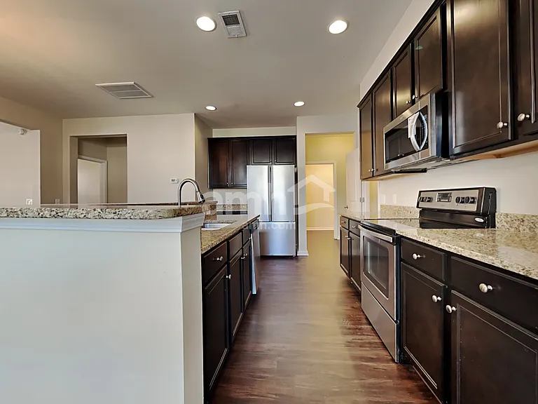 112 Orleans Ct — Photo 3