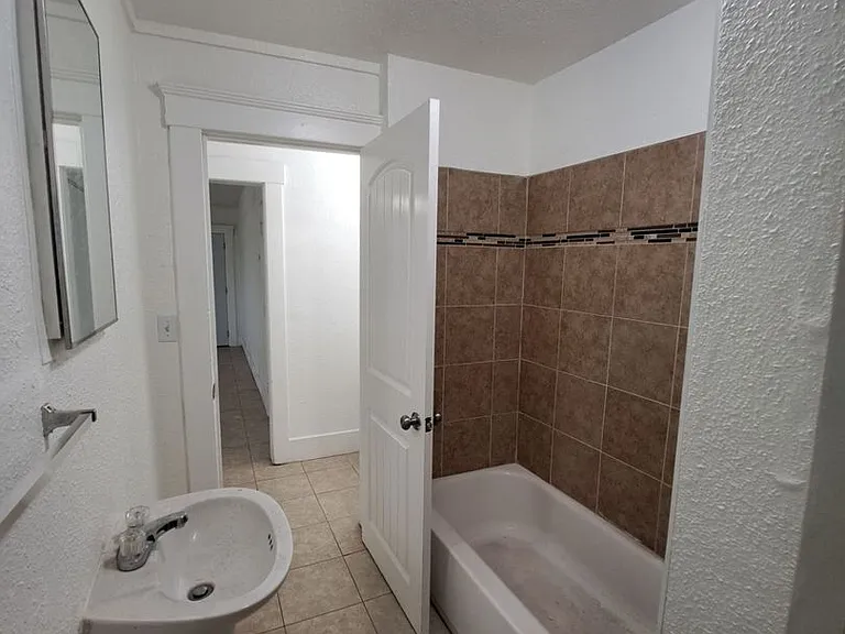 2510-2520 E. Washington Ave — Photo 8
