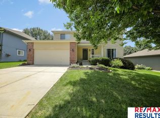 16913 Karen St, Omaha, NE 68135