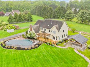 94 Cooks Ln, Guilford, CT 06437