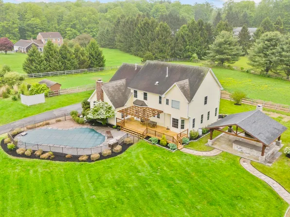94 Cooks Lane, Guilford, CT 06437