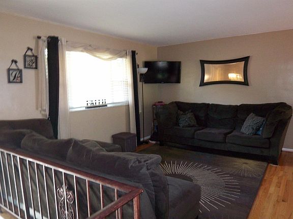 3rd image of 3144 Mary Jane Dr