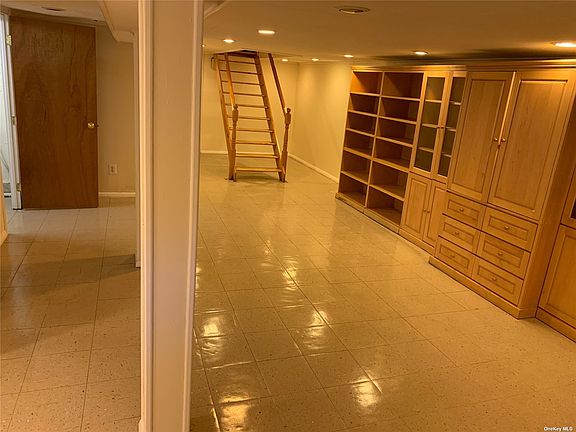 3rd image of 102-26 183rd Pl Floor 1