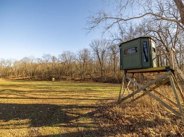 Waisner Ave, Edwards, MO 65326