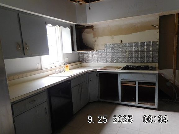 4th image of 2320 N Kenwood Ct