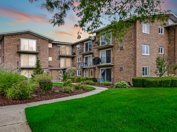 9040 W 140th St APT 2B, Orland Park, IL 60462