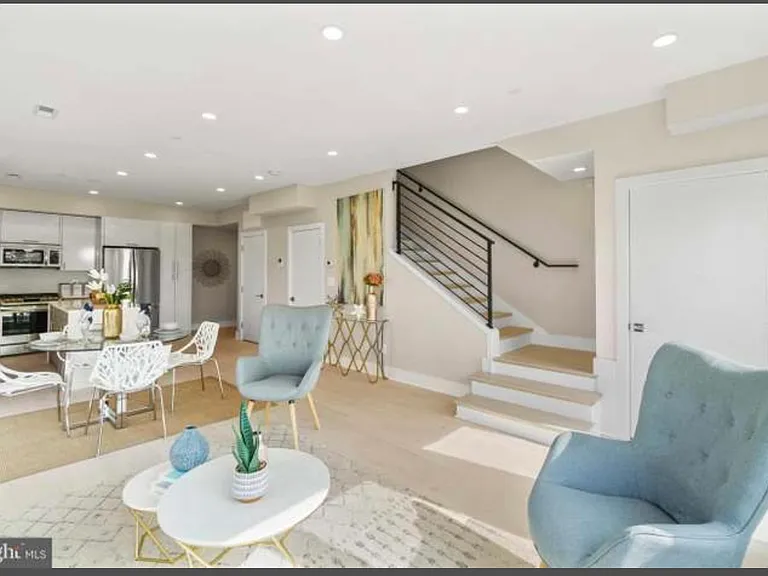 812 18th St NE #9 — Photo 4