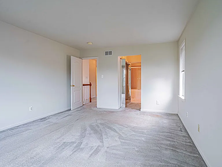 323 Surrey Pl — Photo 24