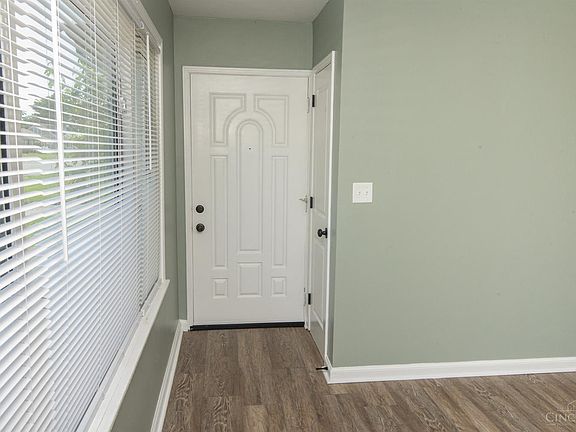 3rd image of 81 Carlton Dr