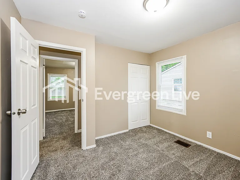 4325 Beechmont Dr — Photo 12