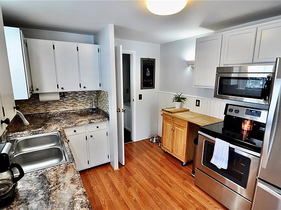 2nd image of 221 Hickory St
