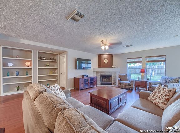 2nd image of 1524 Jasmine Dr