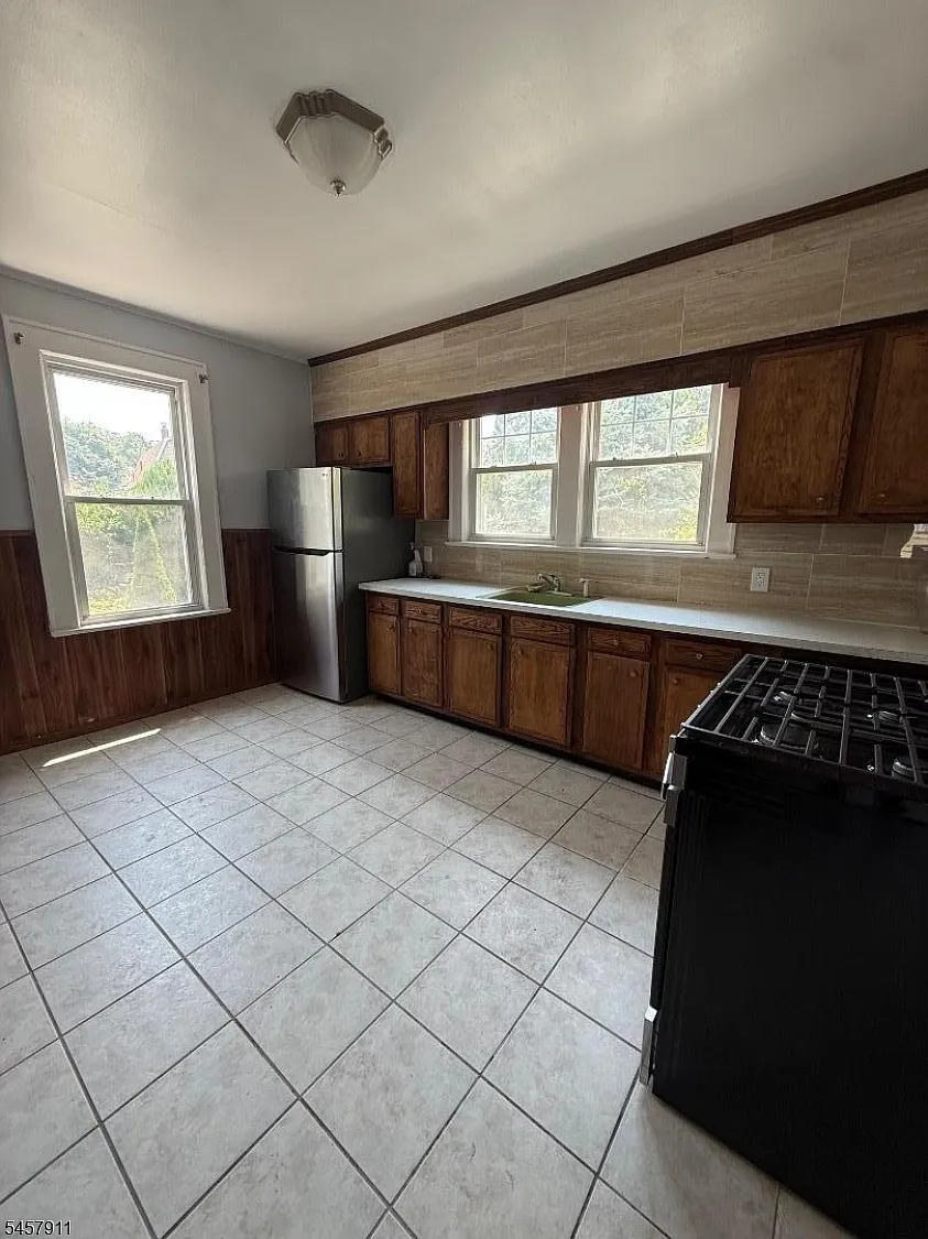 2 bed, 1.0 bath, $2,500 — Photo 1