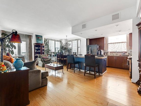 3rd image of 50 Oceana Drive West # 5f Fl 5